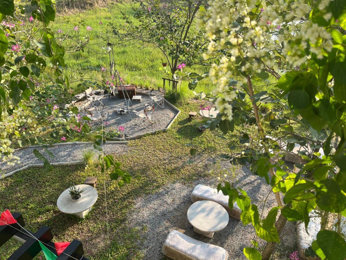 บ้าน Guh Uthai Thani Ngoại thất bức ảnh